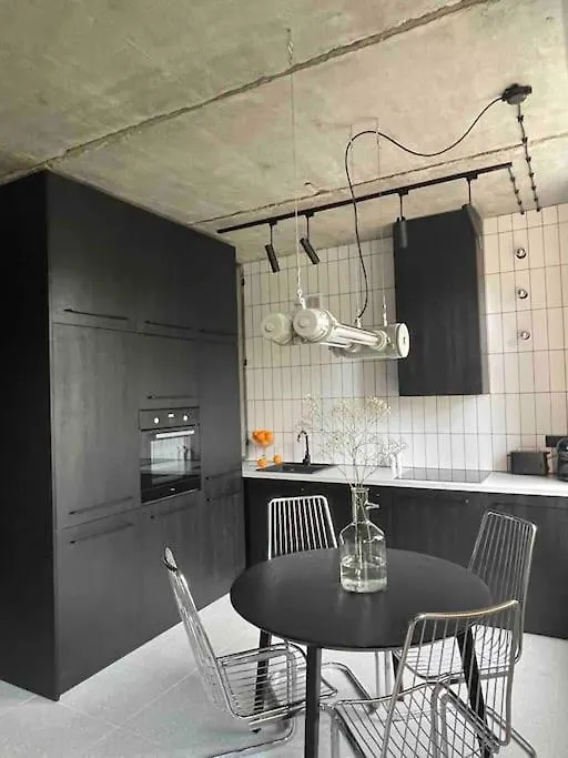 Studio Pilsudski Wroclaw 0*,
